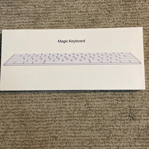 Apple Magic Keyboard - Picture 1 of 3